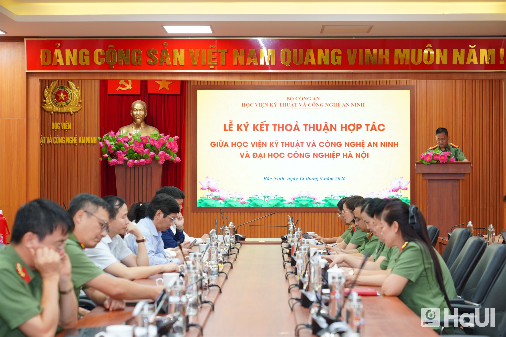 Đại học Công nghiệp Hà Nội ký kết hợp tác toàn diện với Học viện Kỹ thuật và Công nghệ an ninh