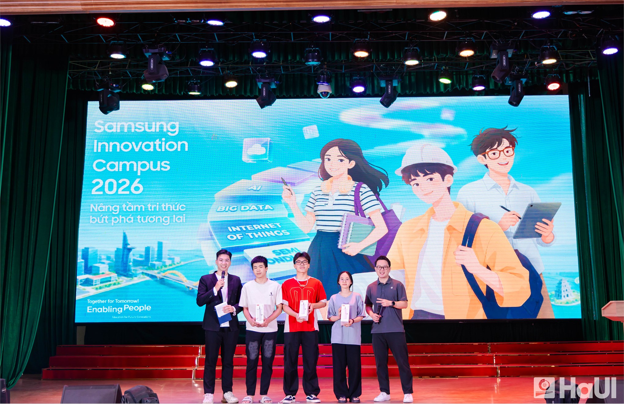 SIC Tech Day tại HaUI: Trải nghiệm công nghệ, mở rộng cơ hội tương lai