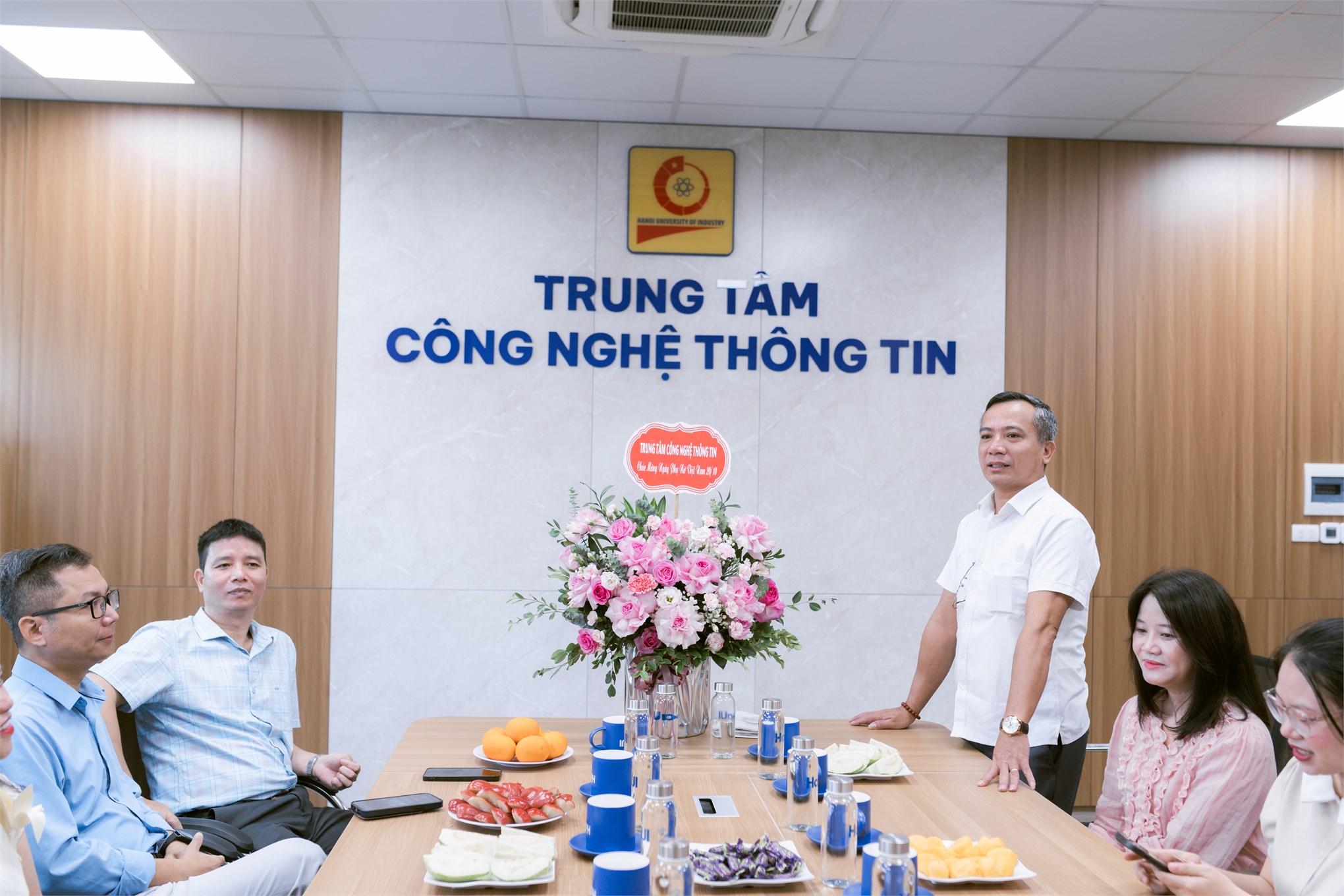 Chúc mừng nữ viên chức, người lao động Trung tâm Công nghệ thông tin nhân ngày 20/10