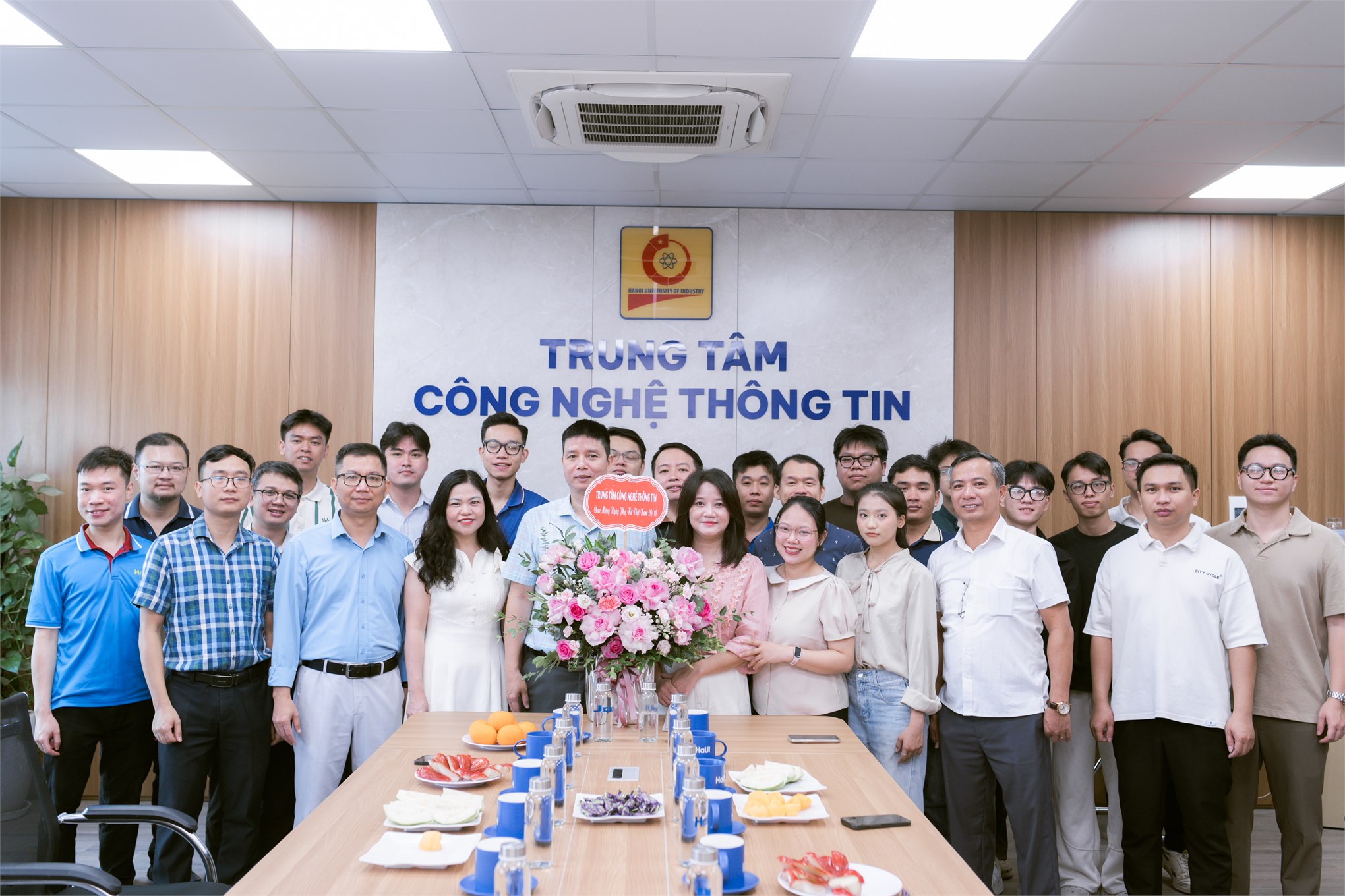 Chúc mừng nữ viên chức, người lao động Trung tâm Công nghệ thông tin nhân ngày 20/10