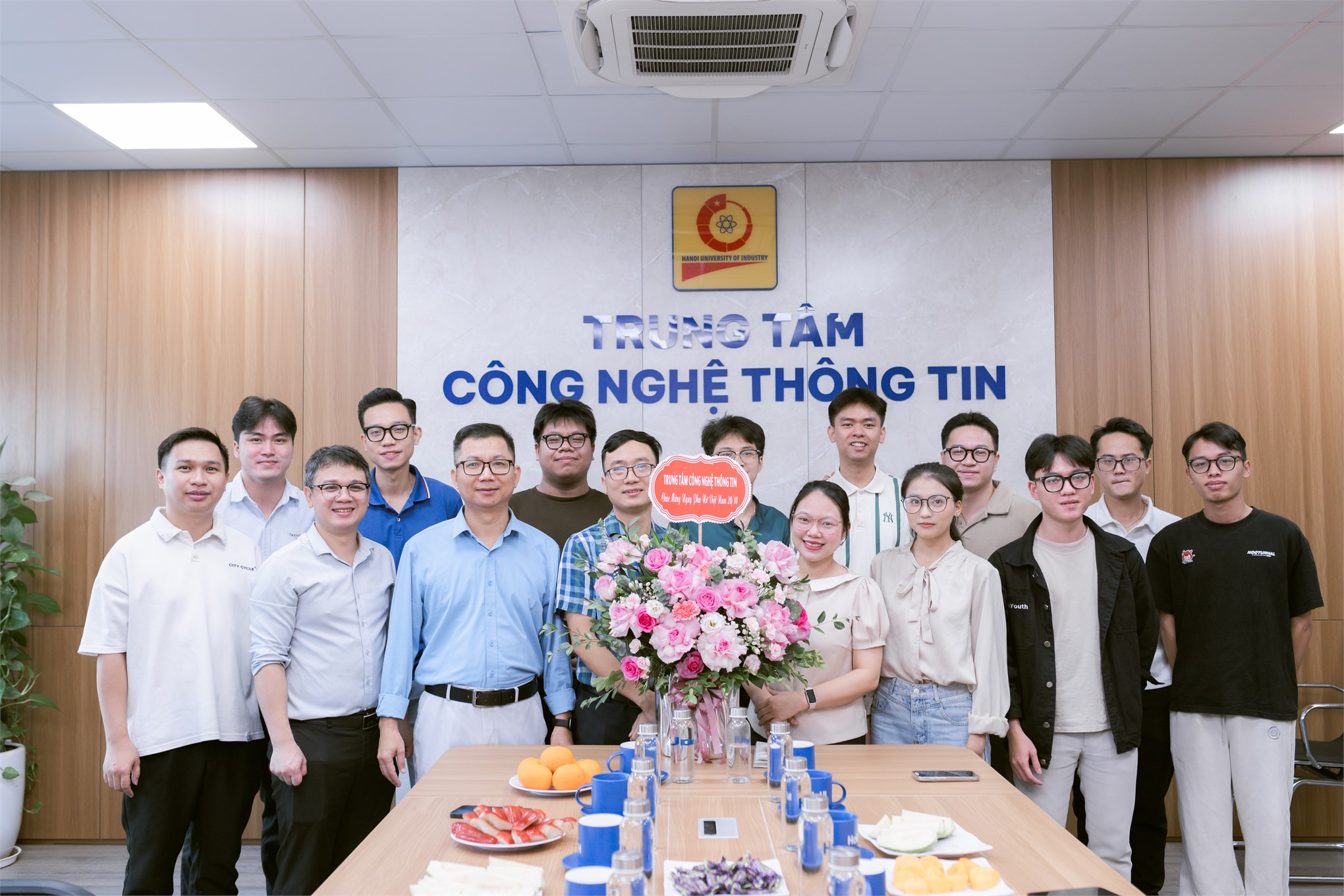 Chúc mừng nữ viên chức, người lao động Trung tâm Công nghệ thông tin nhân ngày 20/10