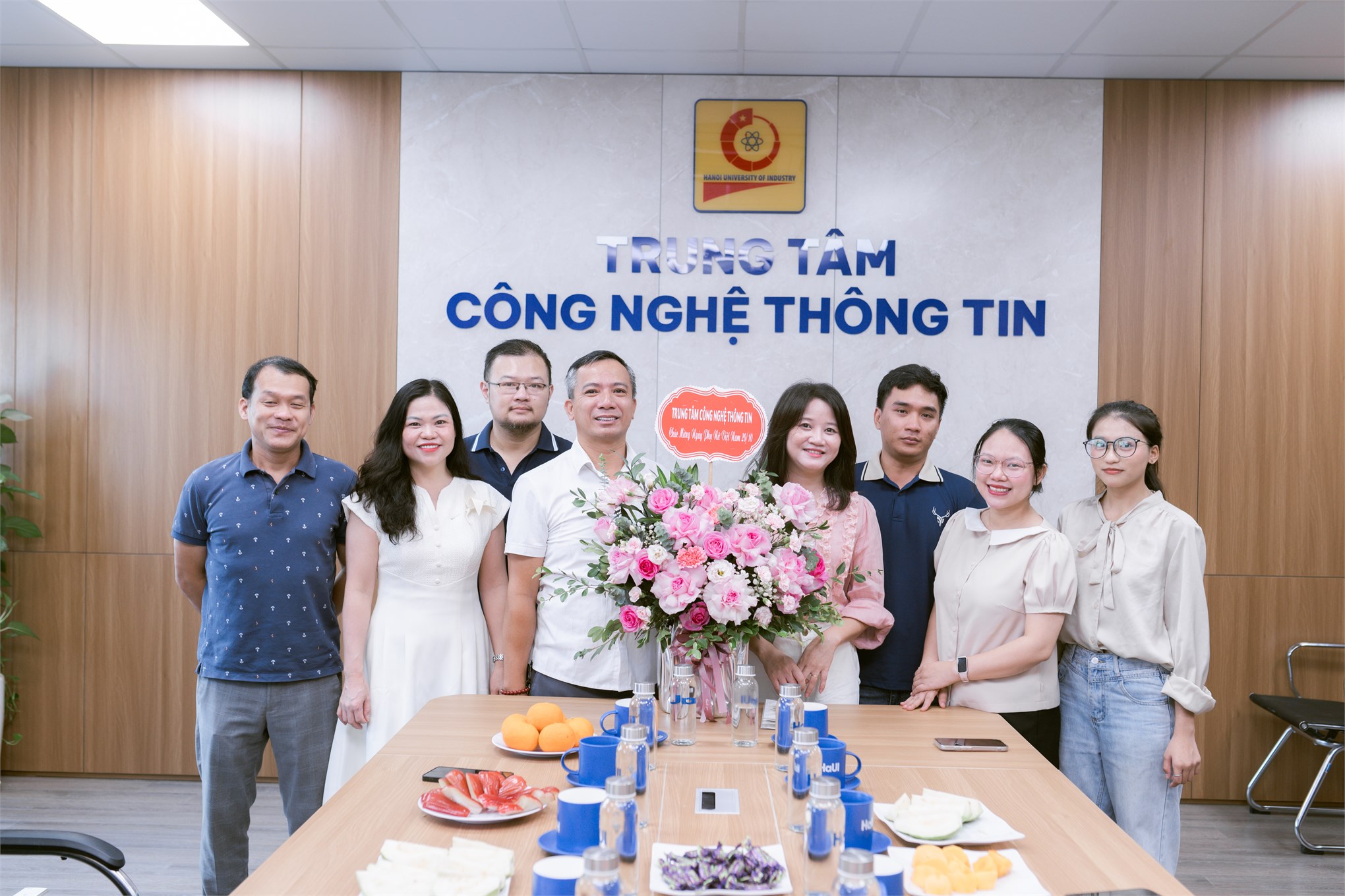 Chúc mừng nữ viên chức, người lao động Trung tâm Công nghệ thông tin nhân ngày 20/10