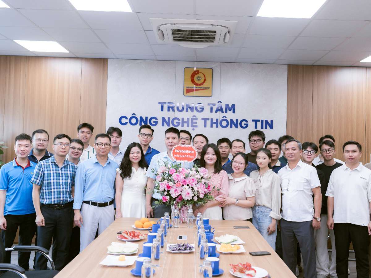 Chúc mừng nữ viên chức, người lao động Trung tâm Công nghệ thông tin nhân ngày 20/10